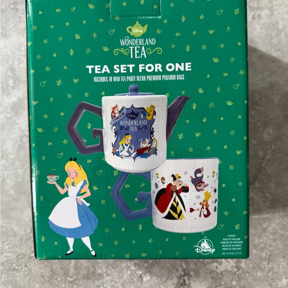 Tea set for one.  Disney   Alice in wonderland - Picture 2 of 4